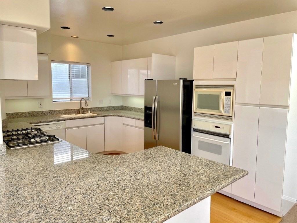 1342 Manhattan Ave - Photo 3 of 19