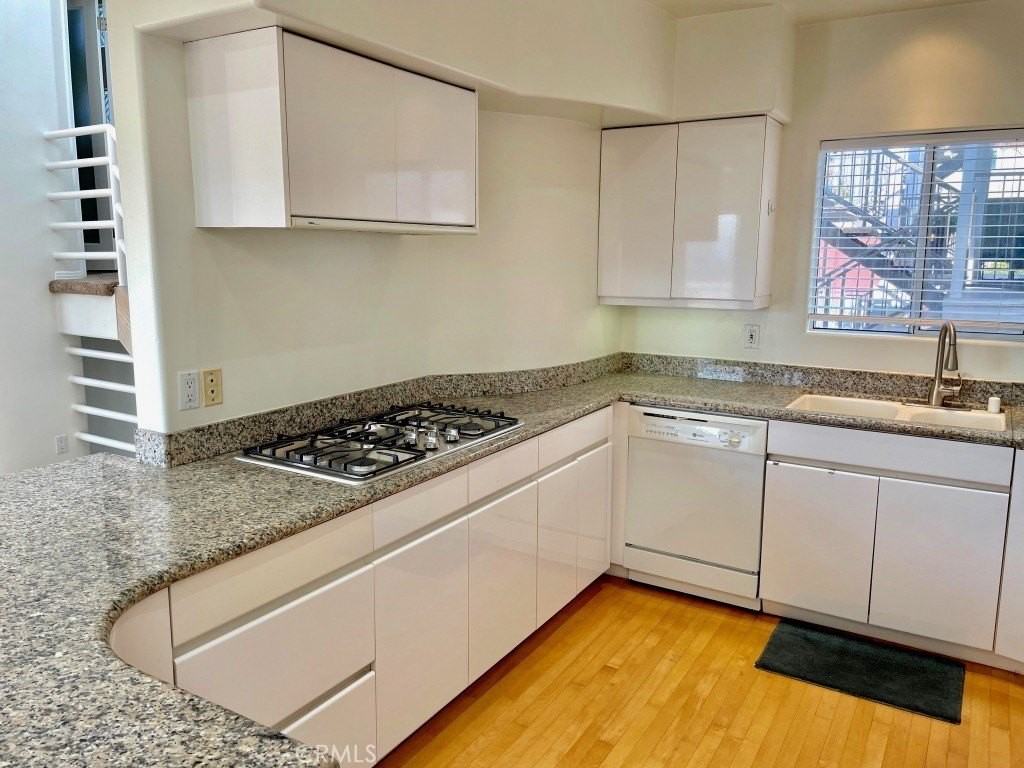 1342 Manhattan Ave - Photo 4 of 19