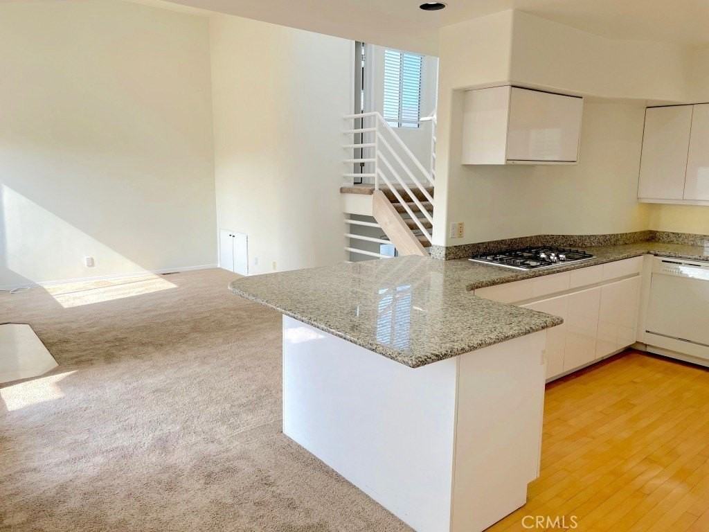 1342 Manhattan Ave - Photo 5 of 19