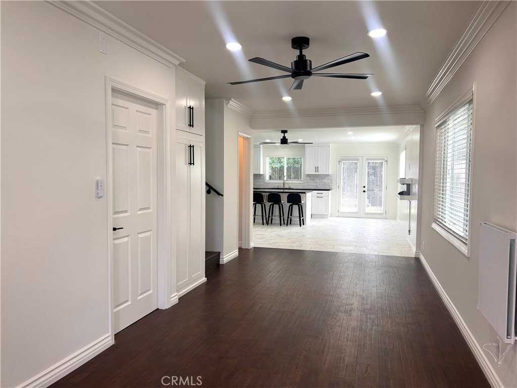 1218 19th St - Photo 2 of 26