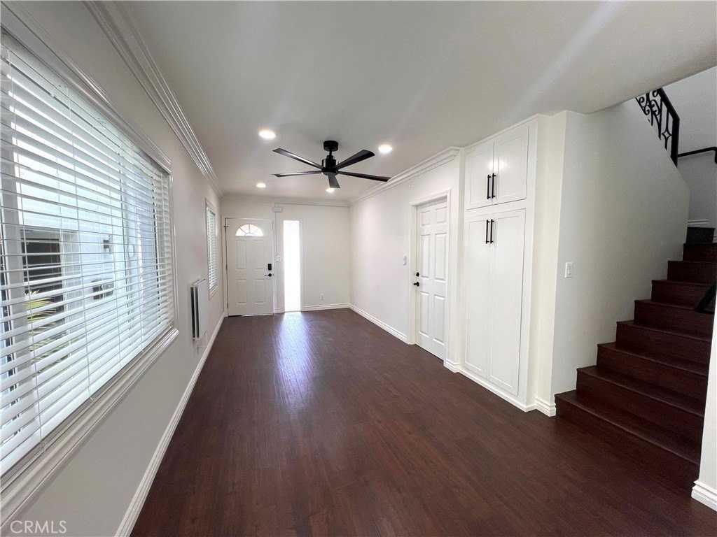 1218 19th St - Photo 3 of 26