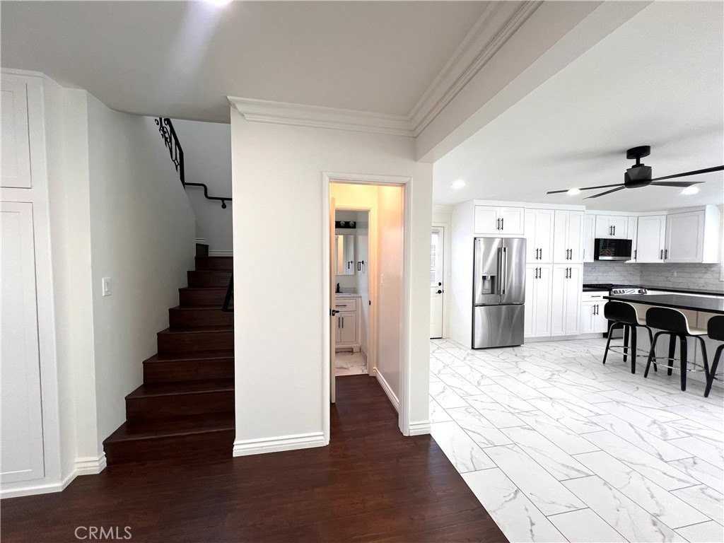 1218 19th St - Photo 4 of 26