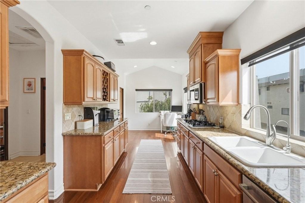 2111 Carnegie Ln #C - Photo 3 of 32