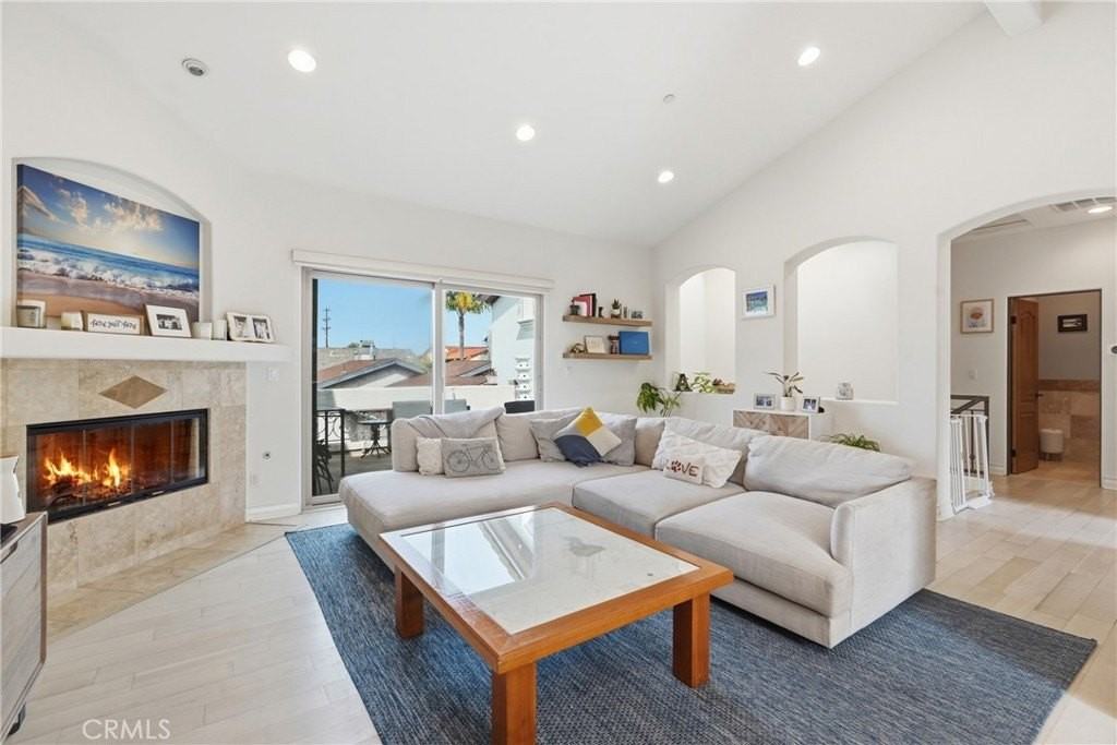 2111 Carnegie Ln #C - Photo 4 of 32