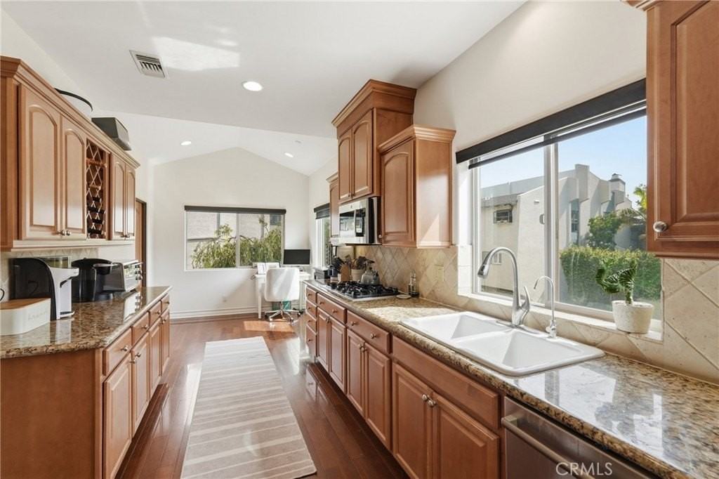 2111 Carnegie Ln #C - Photo 7 of 32