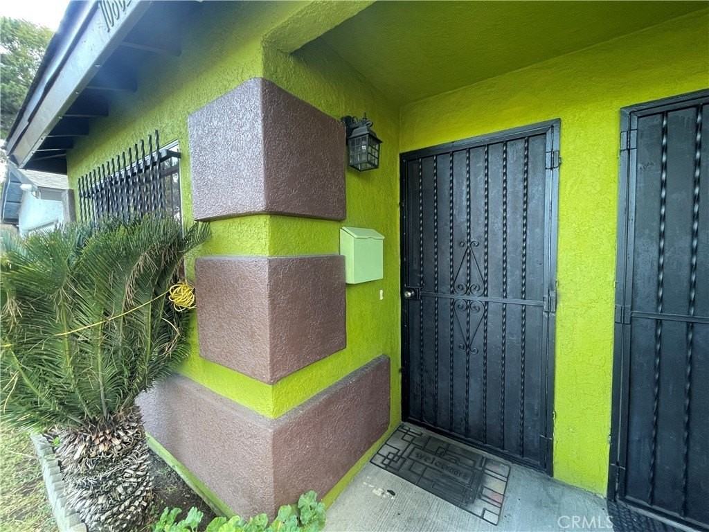 10802 Grape St - Photo 2 of 18