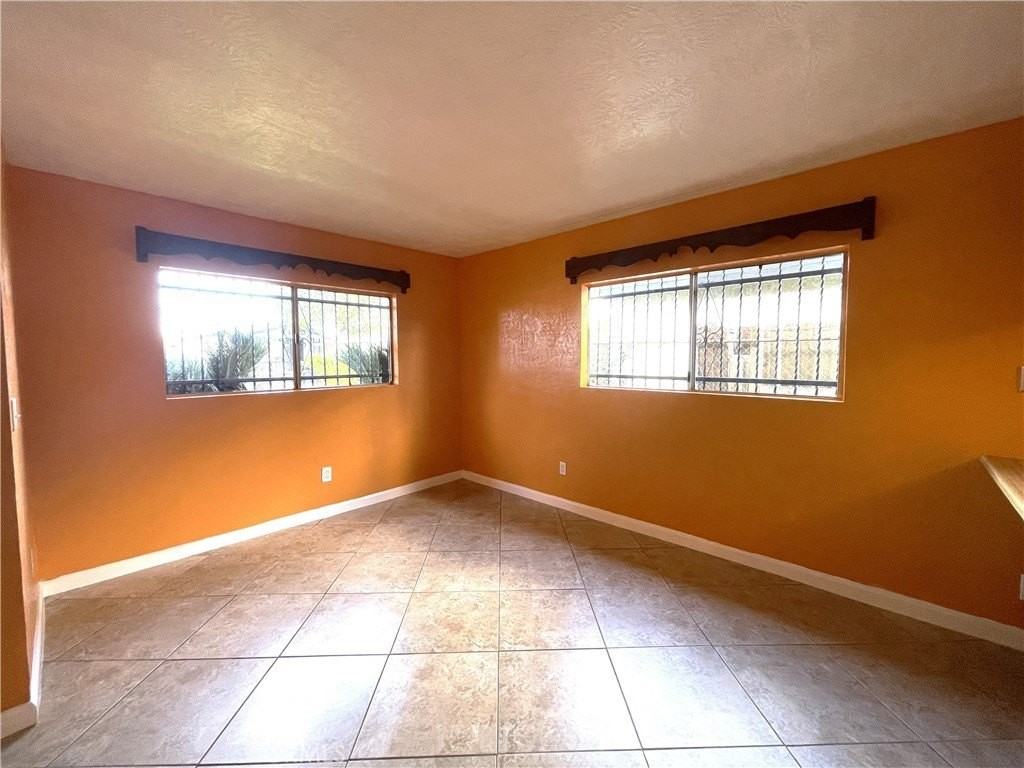 10802 Grape St - Photo 4 of 18