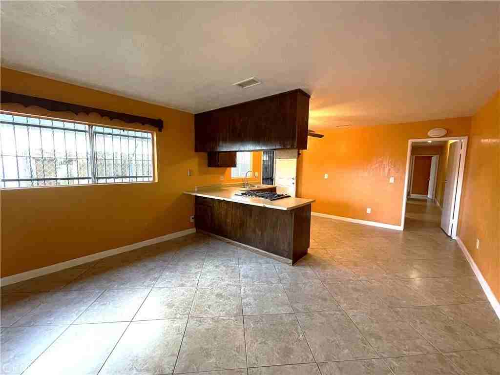 10802 Grape St - Photo 5 of 18