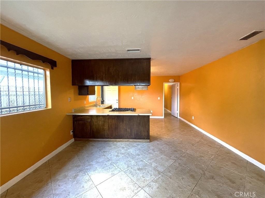 10802 Grape St - Photo 6 of 18