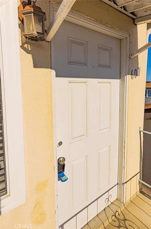 607 Loma Dr - Photo 3 of 25