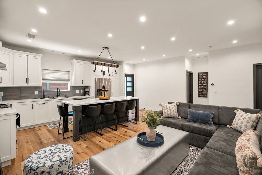 5332 Natick Ave - Photo 3 of 18