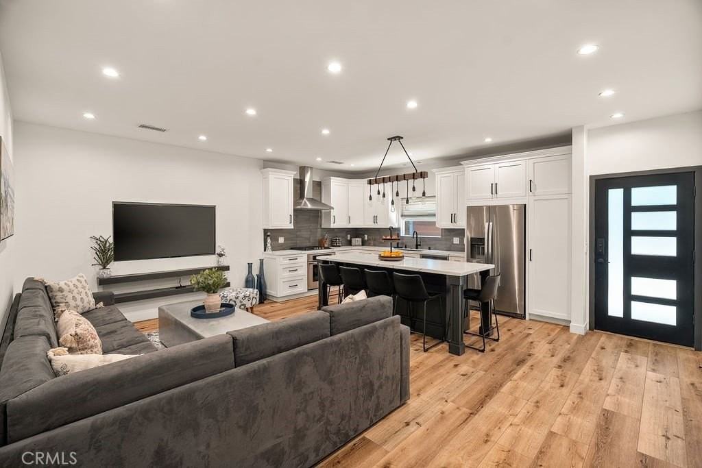 5332 Natick Ave - Photo 5 of 18