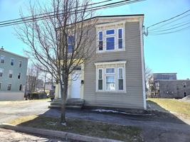 featured image of 92 Victoria St #B