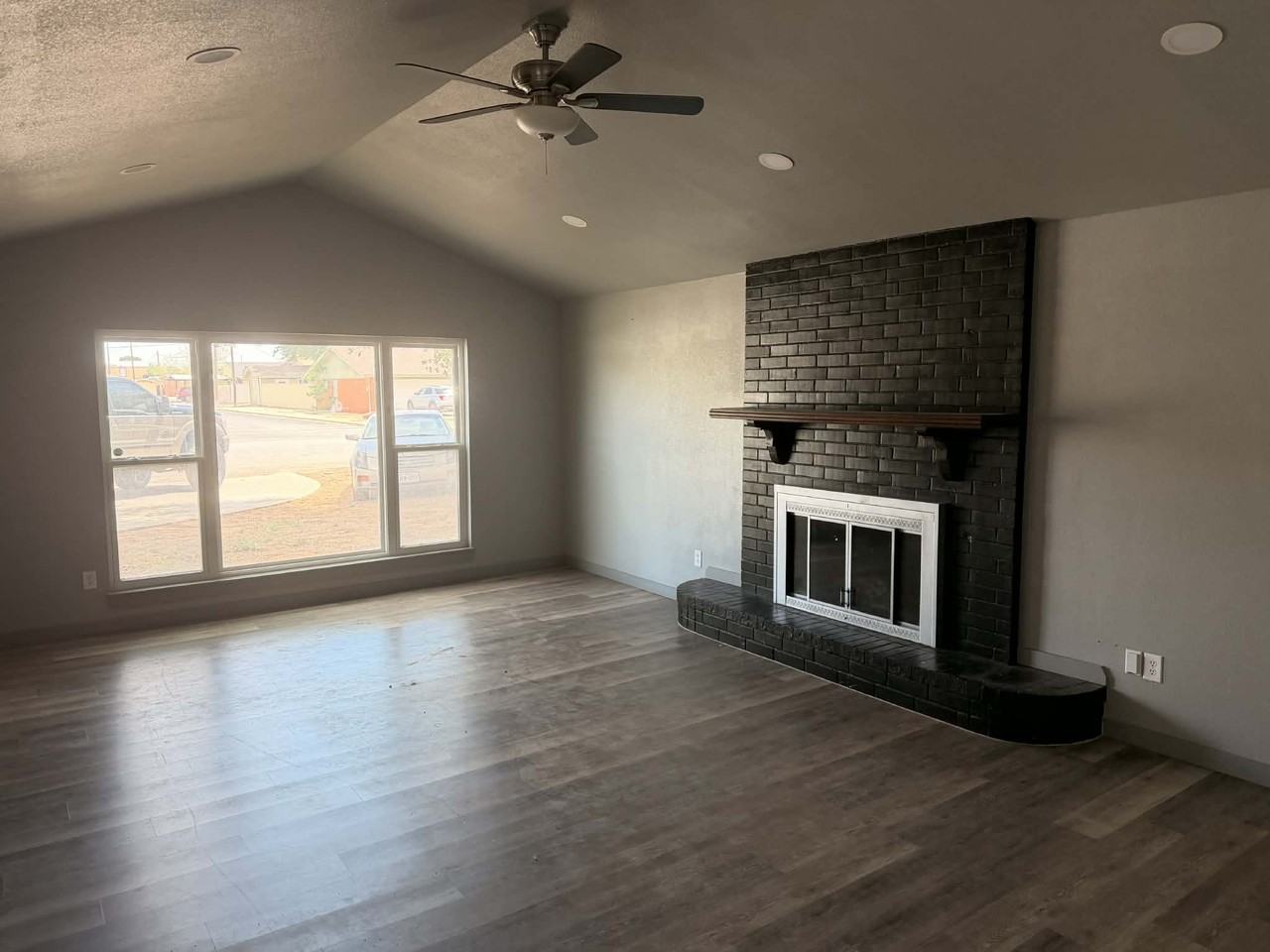 1521 S Missouri St #1 - Photo 2 of 7