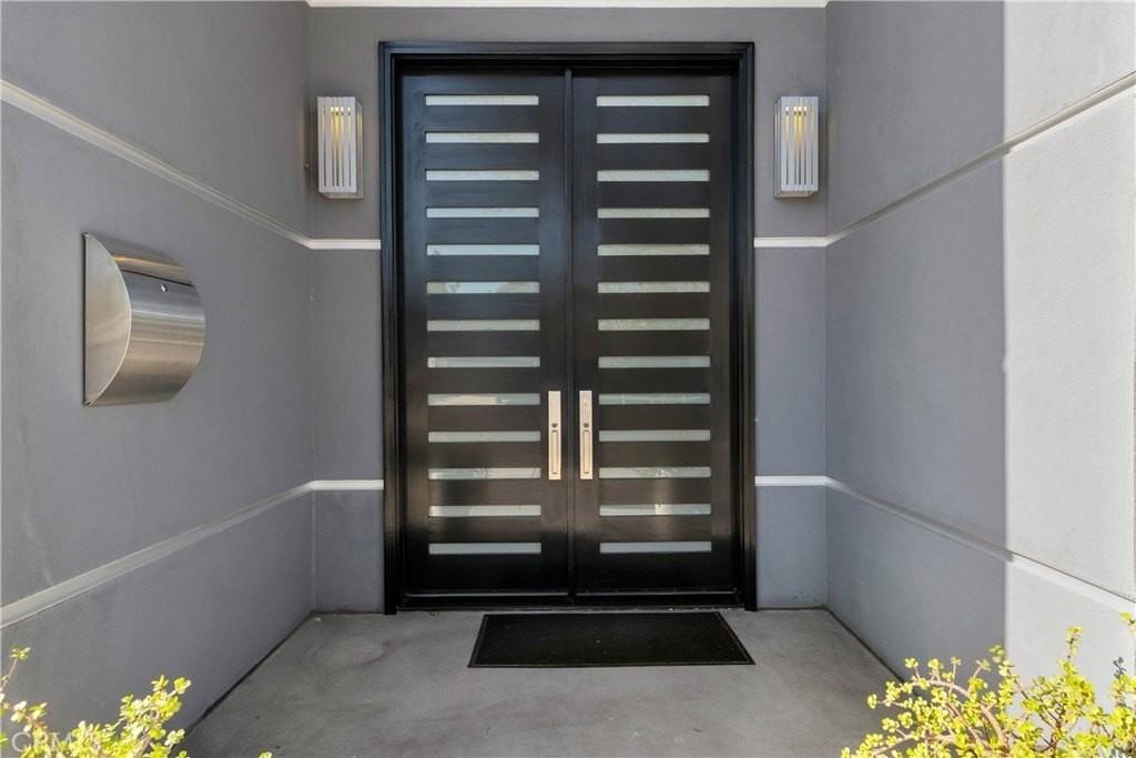 5729 Ostrom Ave - Photo 4 of 23