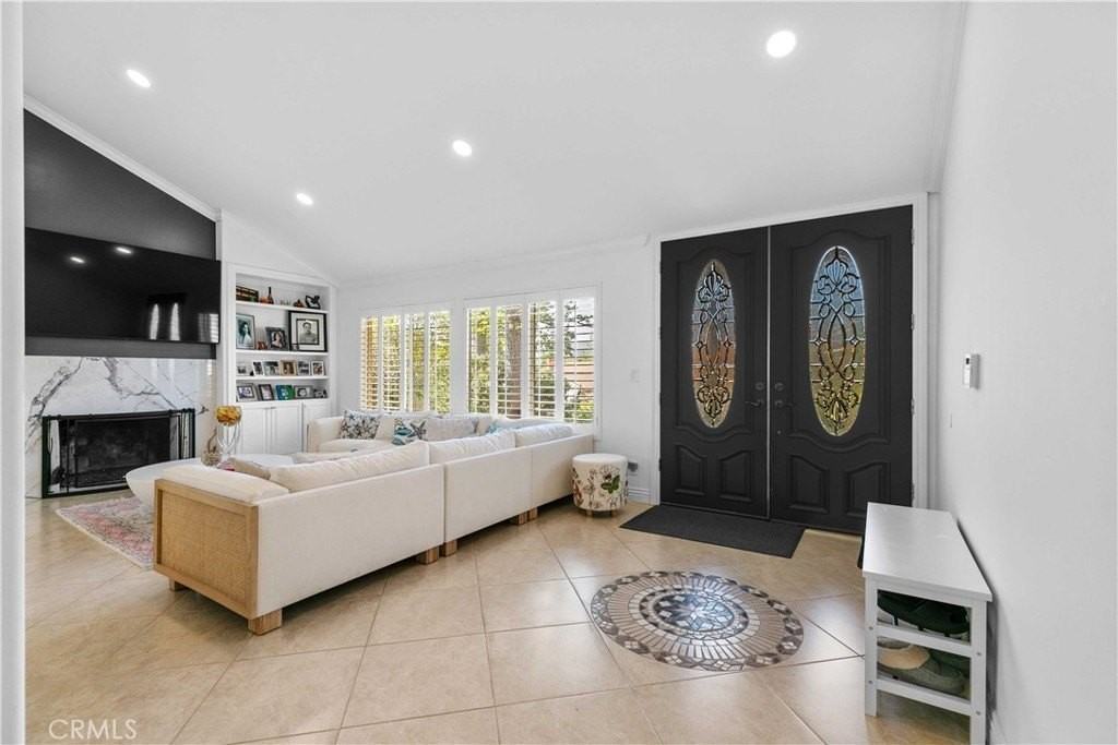 28820 Calabria Dr - Photo 3 of 50