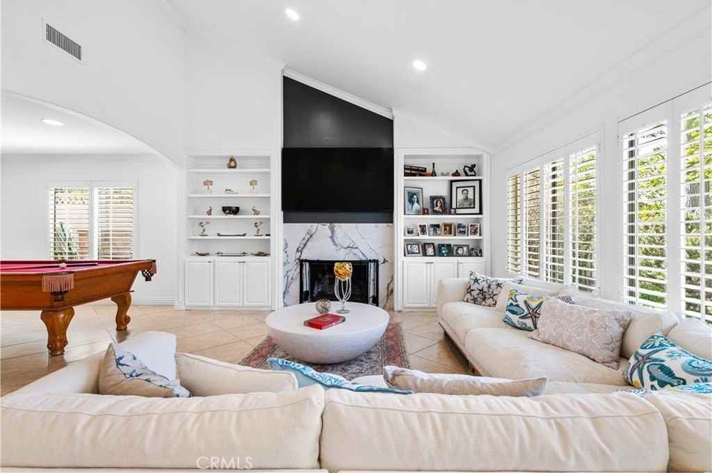 28820 Calabria Dr - Photo 4 of 50