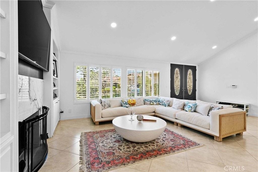 28820 Calabria Dr - Photo 5 of 50