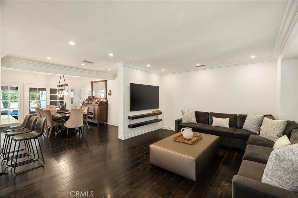 5330 Natick Ave - Photo 6 of 47