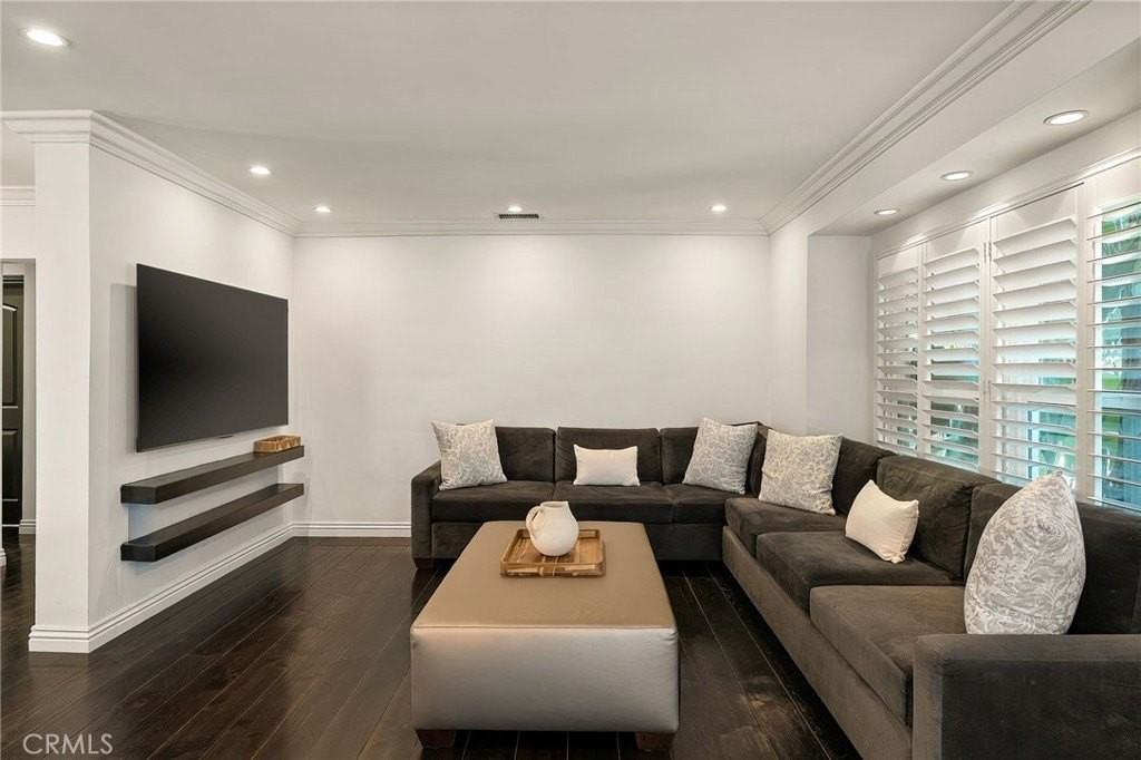 5330 Natick Ave - Photo 7 of 47