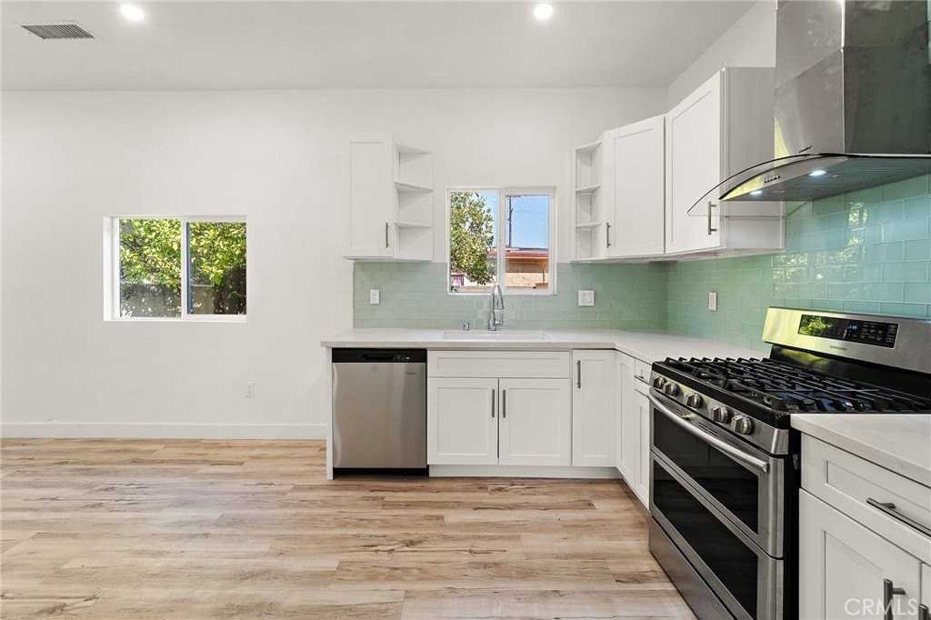 10730 Strathern St - Photo 7 of 50