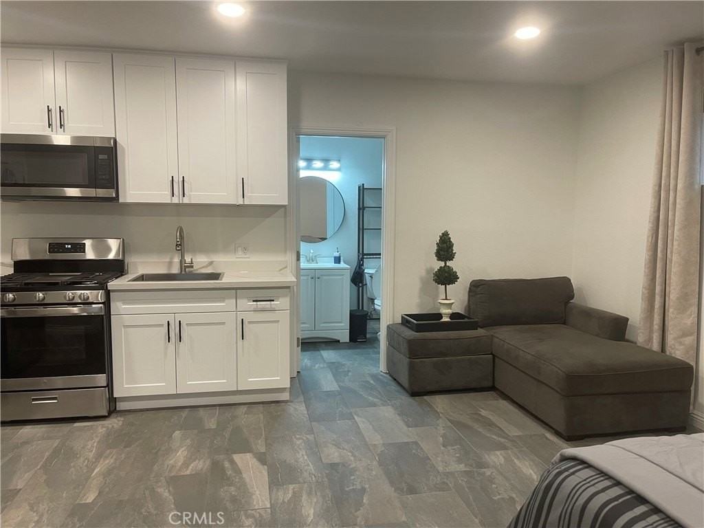 3062 Monroe St - Photo 4 of 12