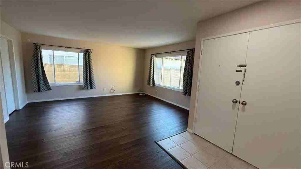 10720 Andy St - Photo 5 of 33