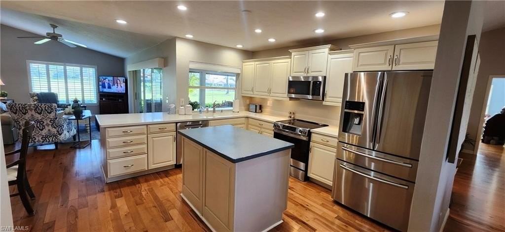 1417 Foxfire Ln - Photo 4 of 43