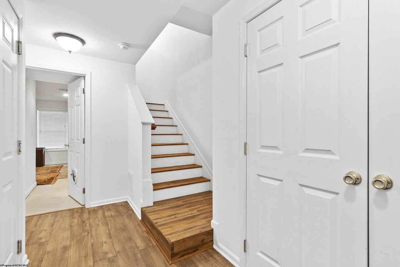 128 Birds Eye View Dr - Photo 3 of 18