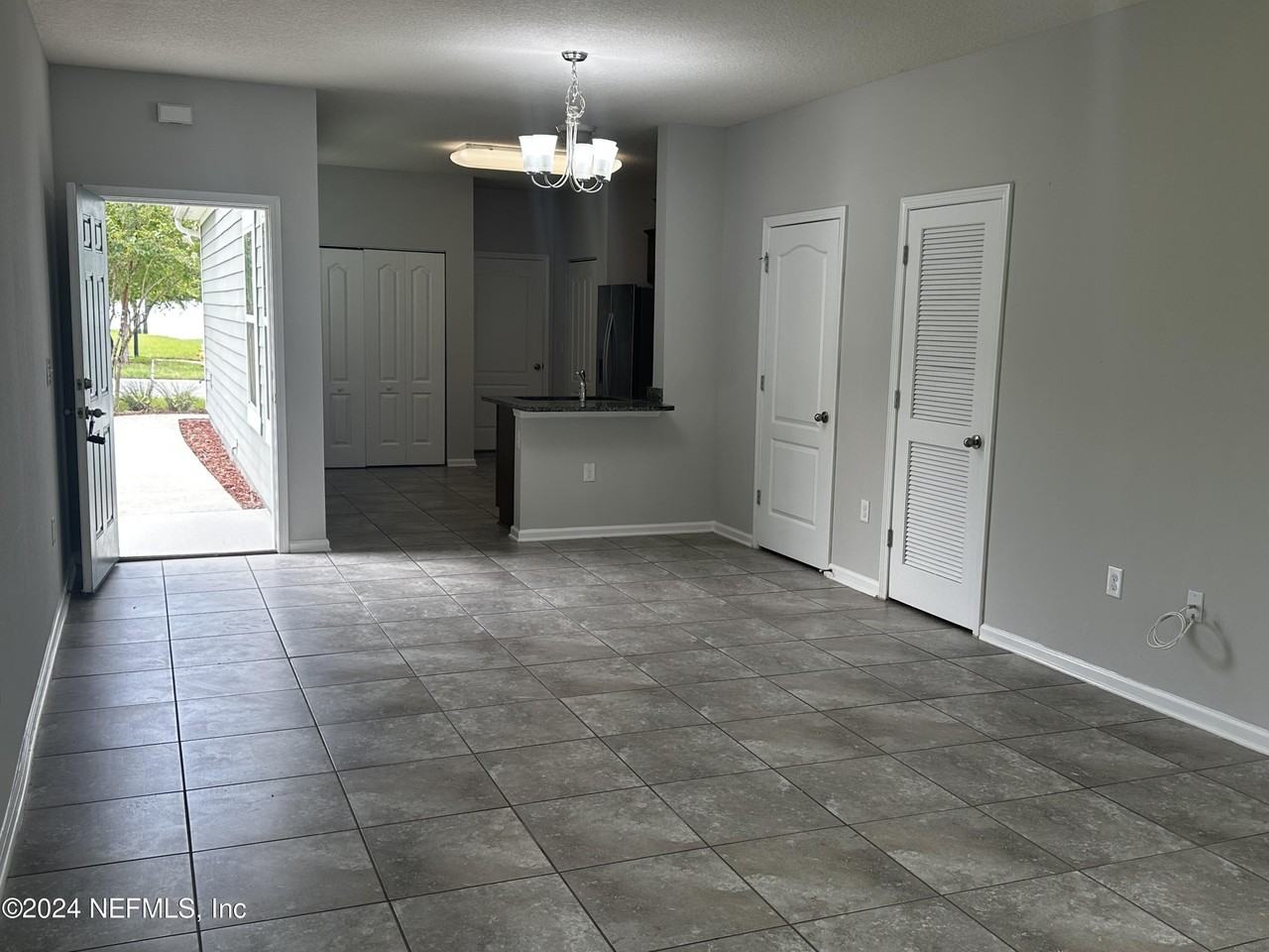 458 Servia Dr - Photo 4 of 32