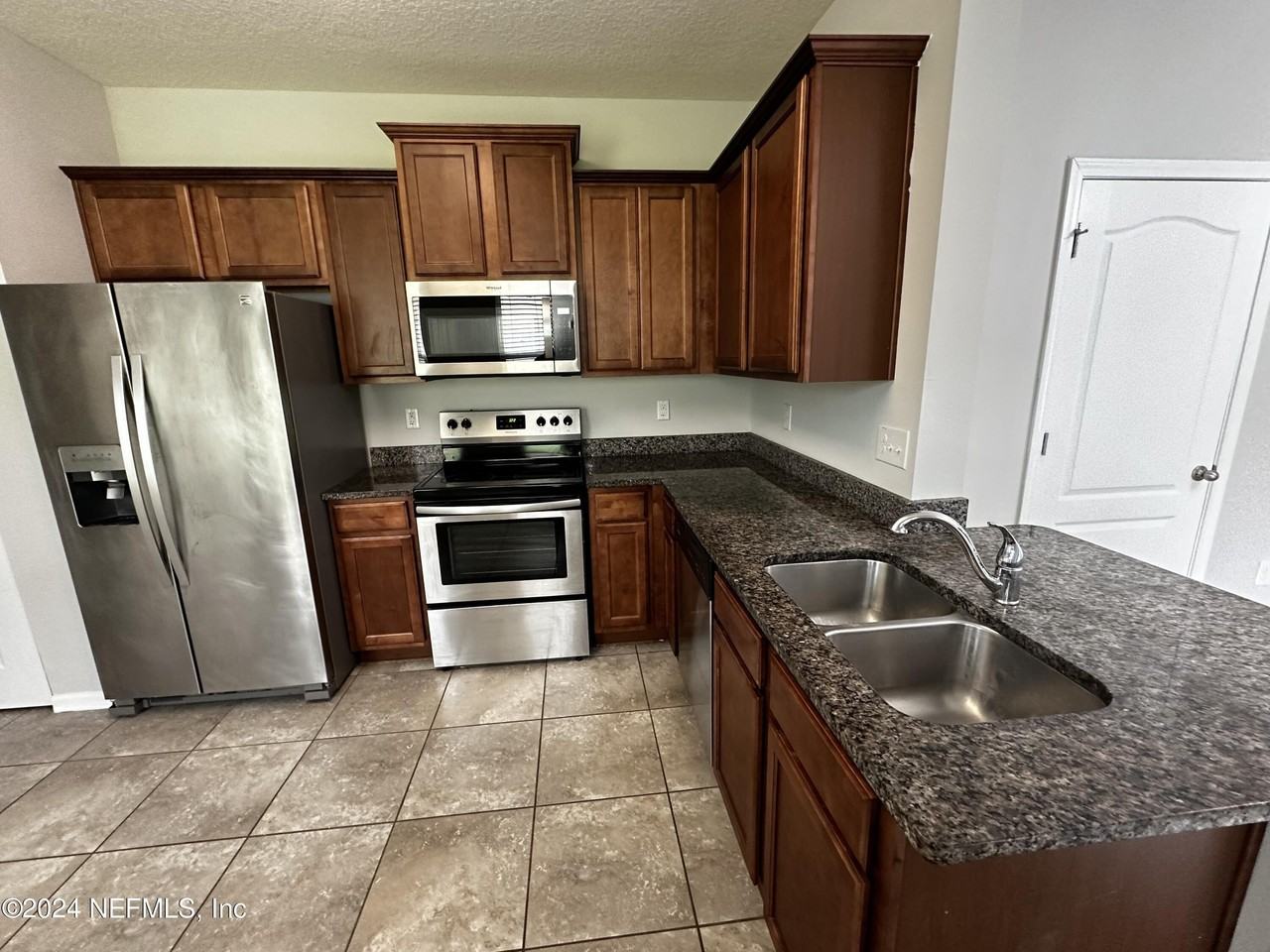 458 Servia Dr - Photo 5 of 32