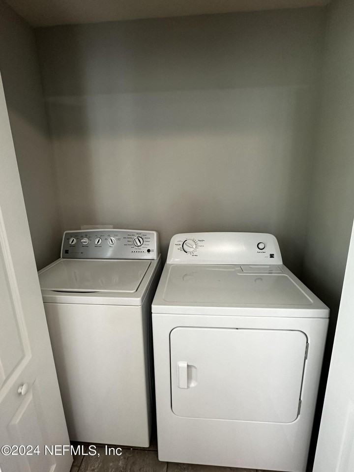 458 Servia Dr - Photo 6 of 32