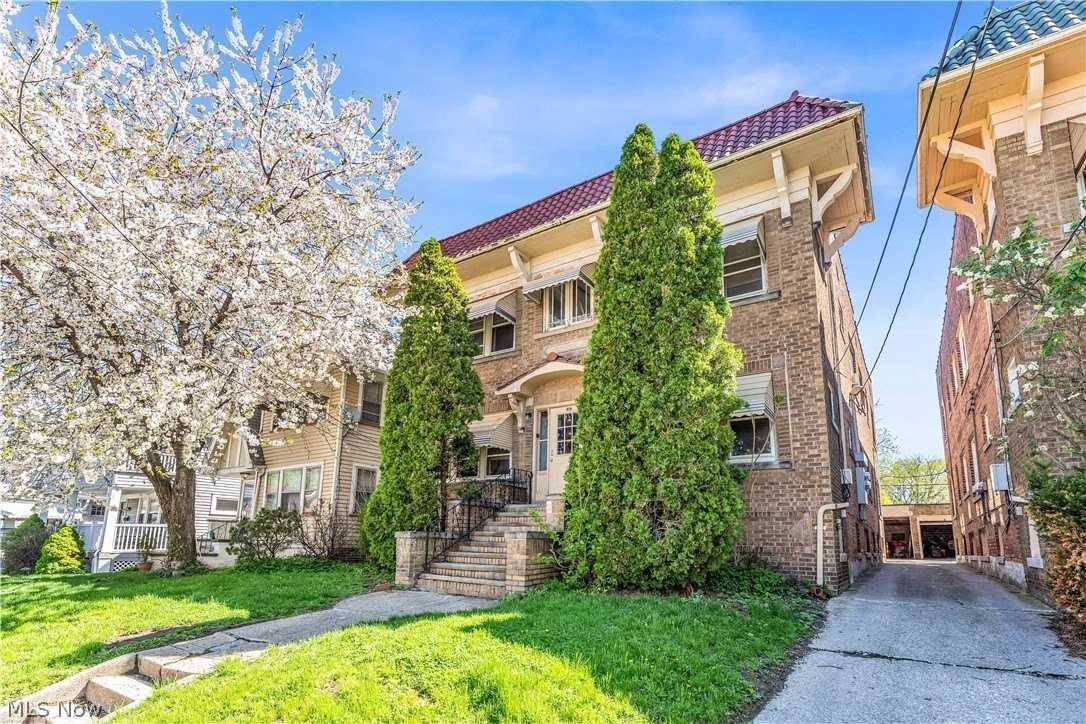 1353 Phelps Ave #2 - Photo 2 of 19