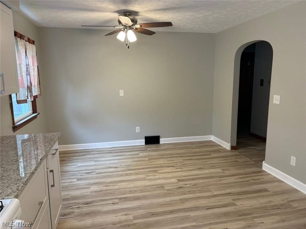 509 W 24th St - Photo 3 of 9