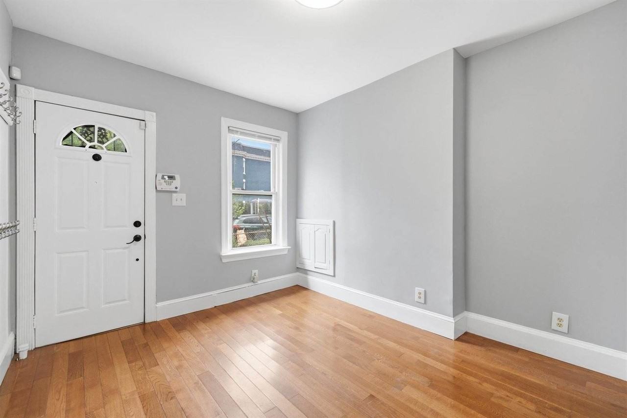 925 8th St Ne - Photo 4 of 18