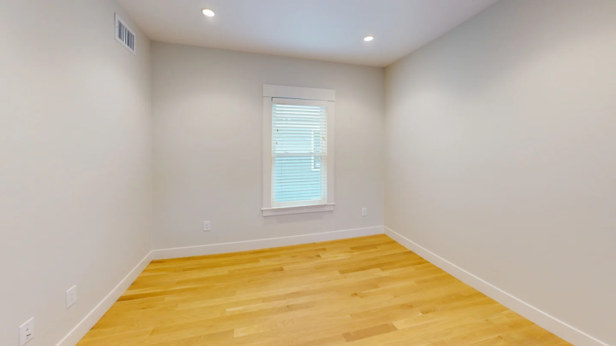 208 Banks St - Photo 2 of 9