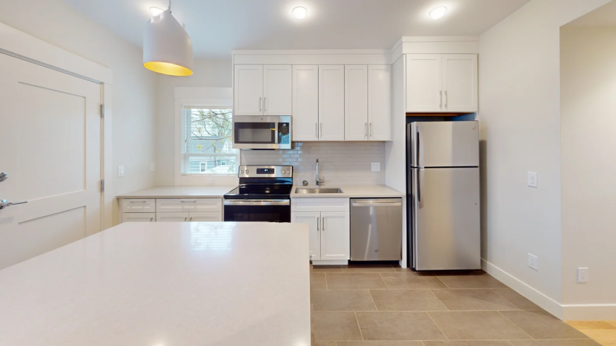 208 Banks St - Photo 4 of 9