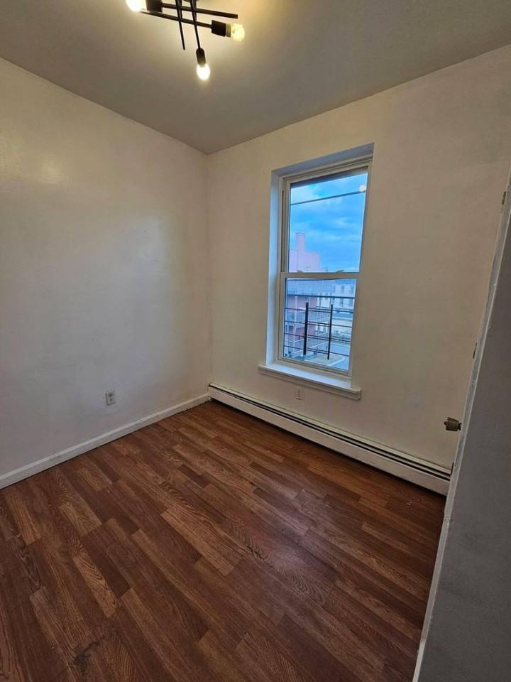 52 S Miller St - Photo 3 of 5