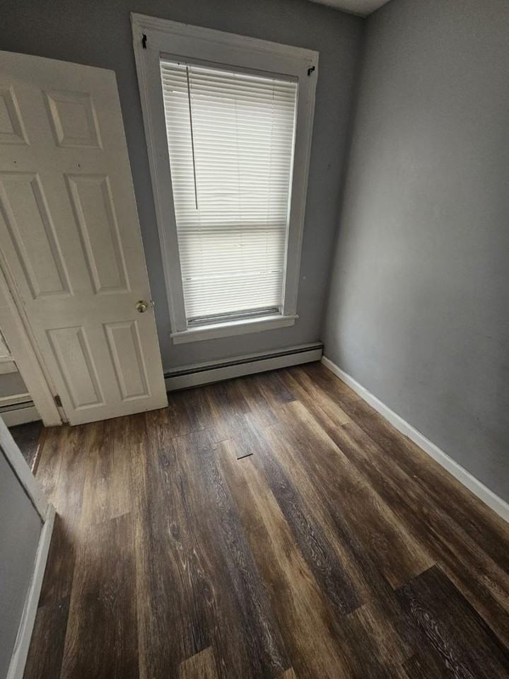 187 Renwick St - Photo 4 of 7