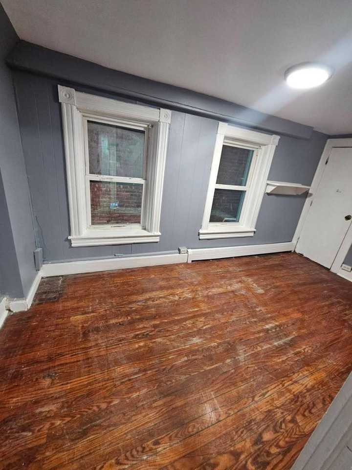 52 Benkard Ave - Photo 4 of 8