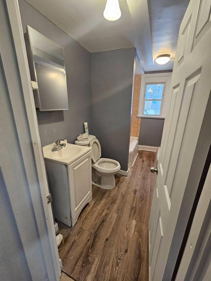 52 Benkard Ave - Photo 7 of 8