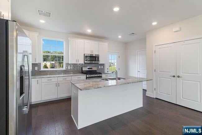 28 Colgate Dr - Photo 6 of 13