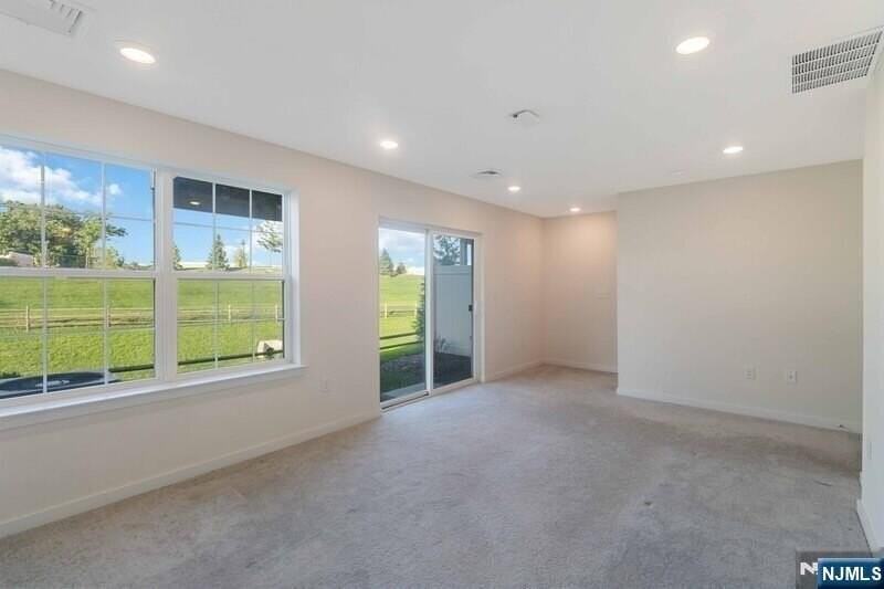 28 Colgate Dr - Photo 7 of 13