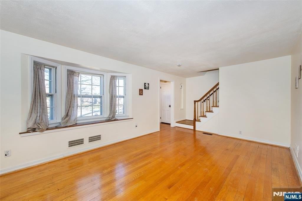 93 Elycroft Pkwy - Photo 3 of 22