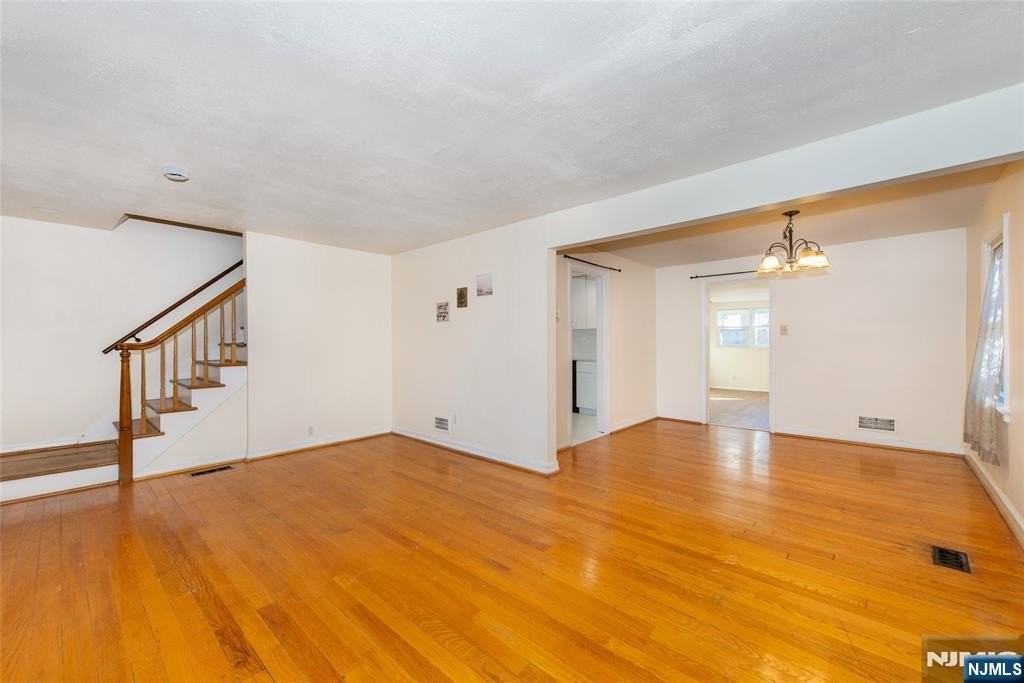 93 Elycroft Pkwy - Photo 4 of 22