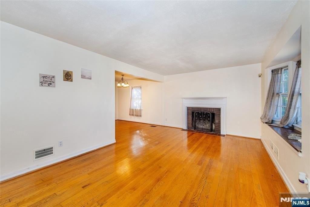 93 Elycroft Pkwy - Photo 5 of 22