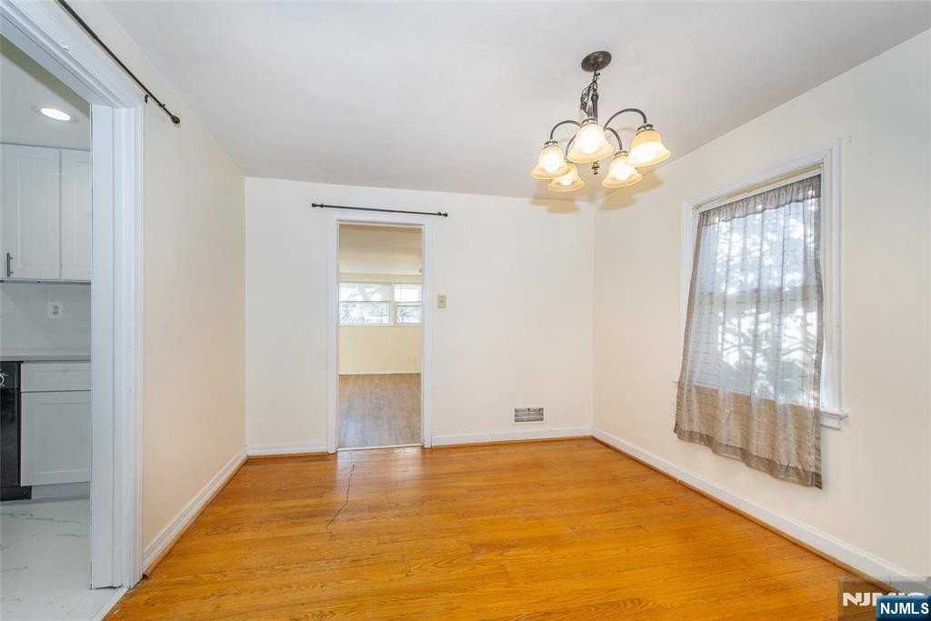 93 Elycroft Pkwy - Photo 7 of 22