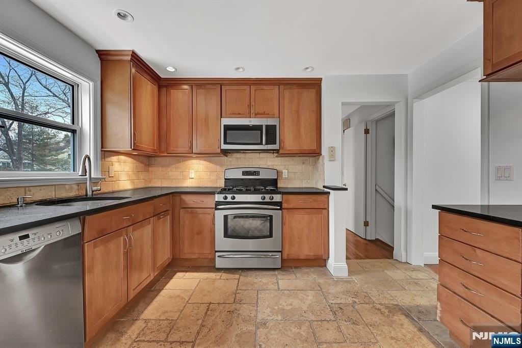 153 Columbus Ave - Photo 7 of 30