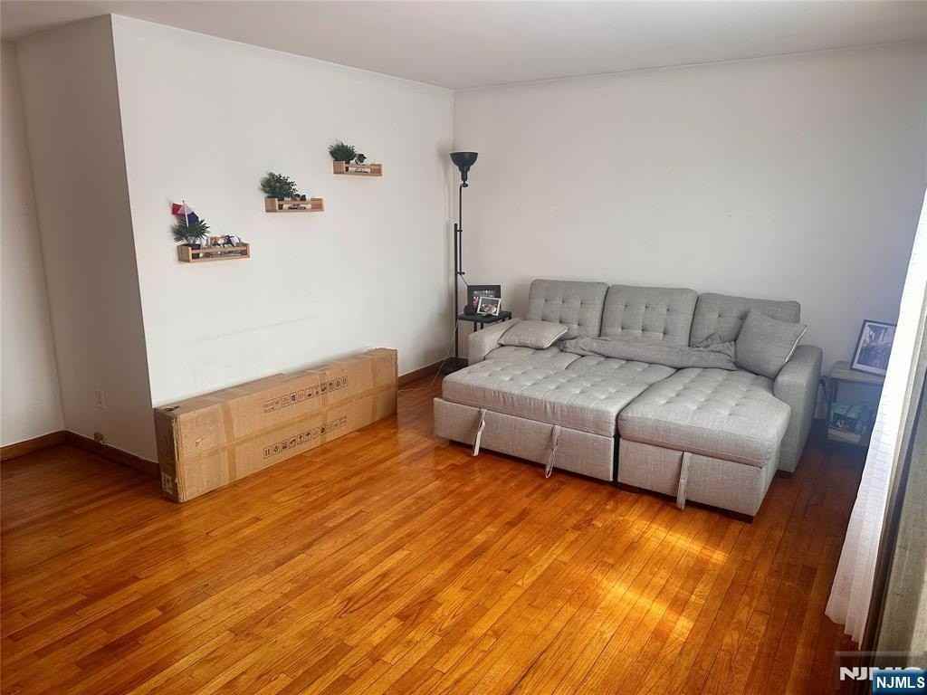 237 Riverview Pl - Photo 3 of 11