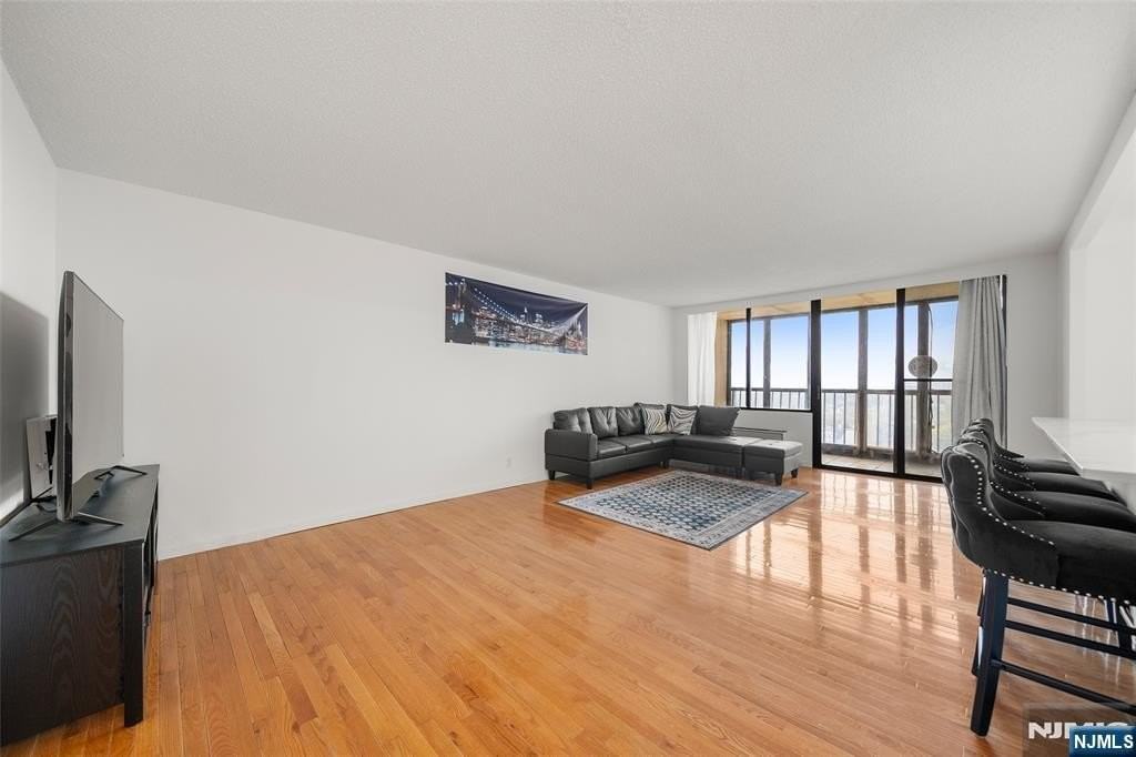 300 Winston 1723 - Photo 2 of 13